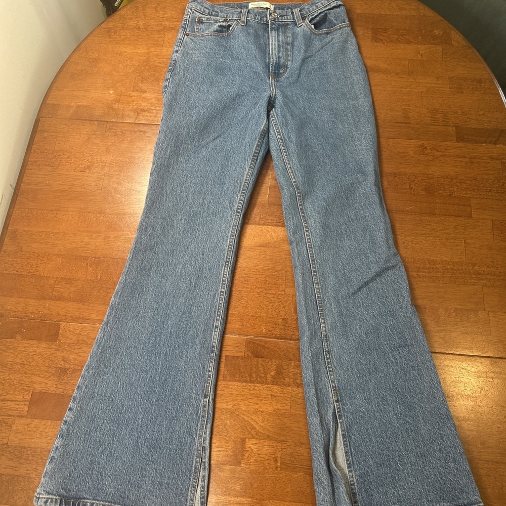 Abercrombie & Fitch Womenโs High Rise Blue Flare Jeans 6L